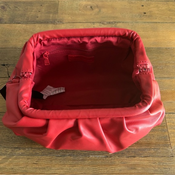 BADGLEY MISCHKA Vegan Leather LOGO CROSSBODY red bag - Picture 2 of 11